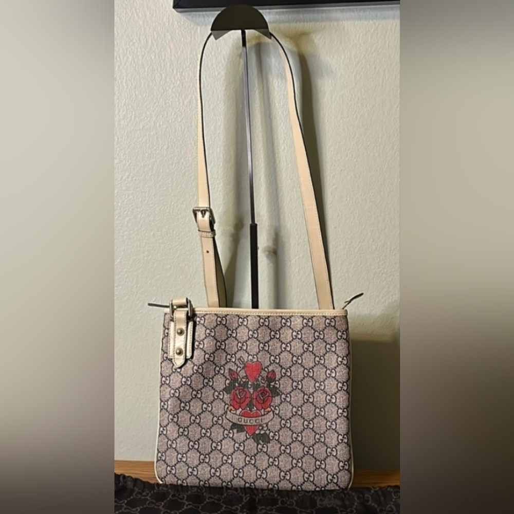 Gucci GG Supreme Coated Canvas Tattoo Collection Crossbody With Dust Bag - Picture 2 of 16